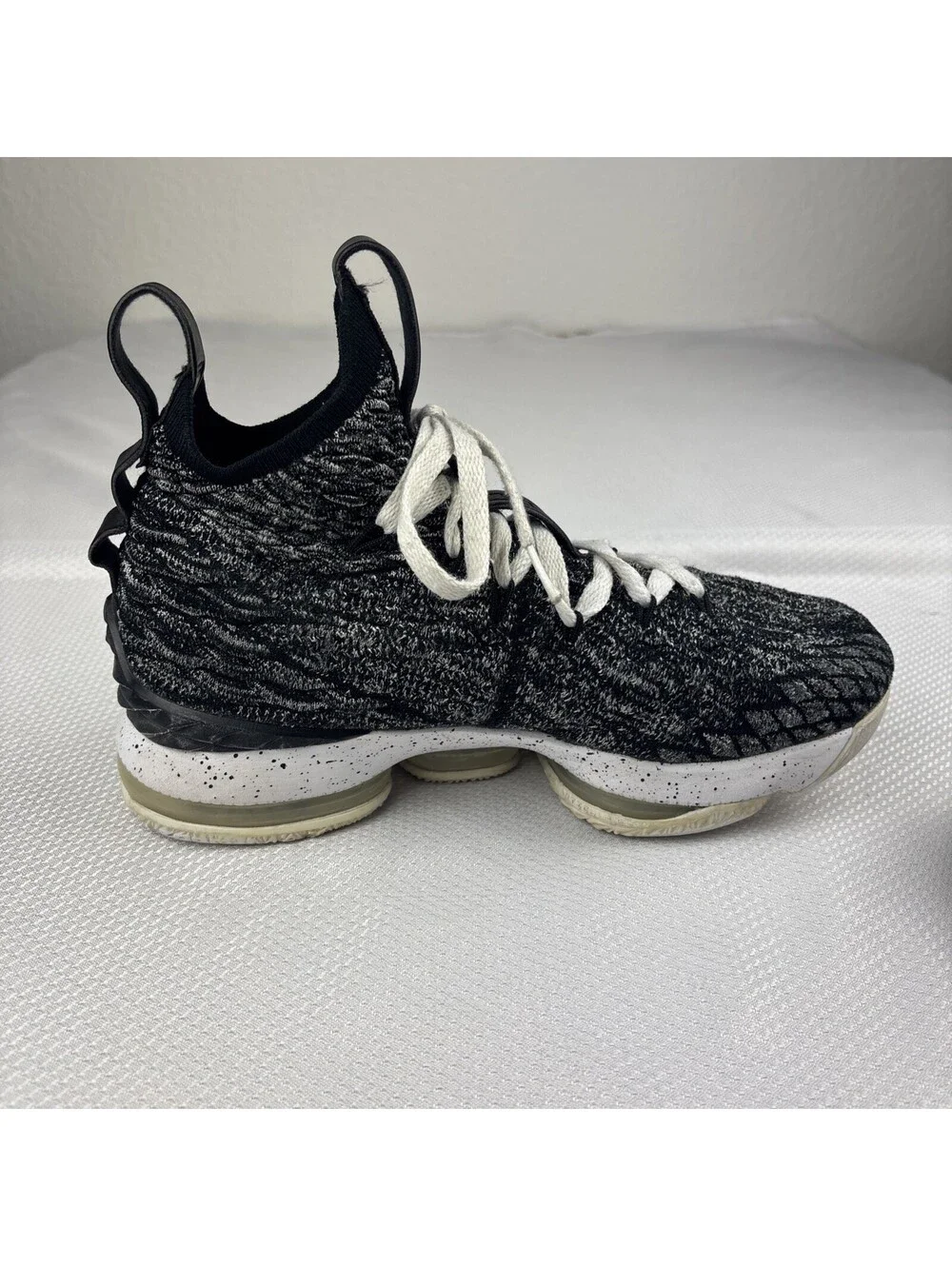 Nike LeBron 15 XV Ashes Black White Oreo 922811-002 Size 6 Youth
